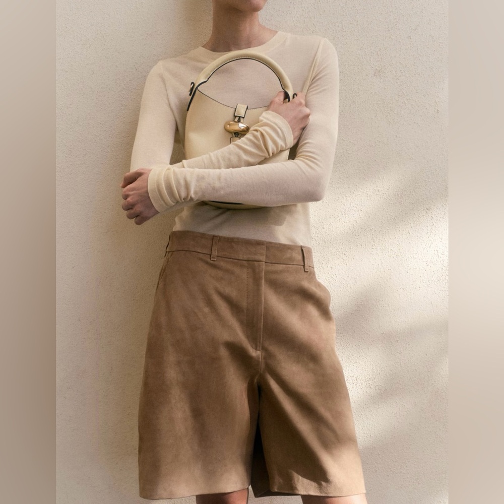H&M PREMIUM COLLECTION
 SOFT SUEDE BERMUDA SHORTS SIZE 6